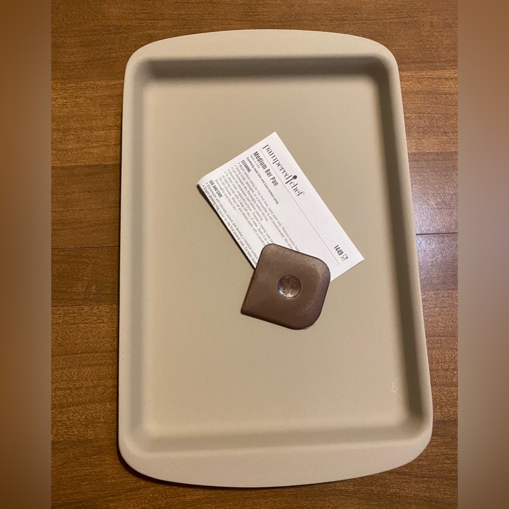 Pampered Chef BNWOT Medium Bar Pan Stoneware - Picture 3 of 5